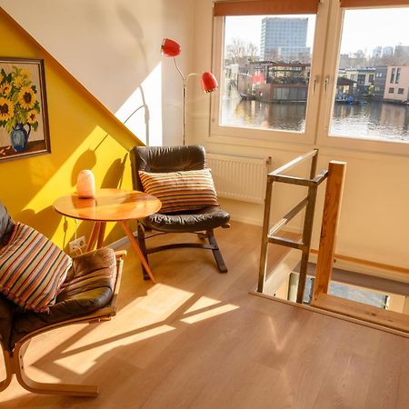 Houseboat Studio With Canalview And Free Bikes Amsterdam Bagian luar foto