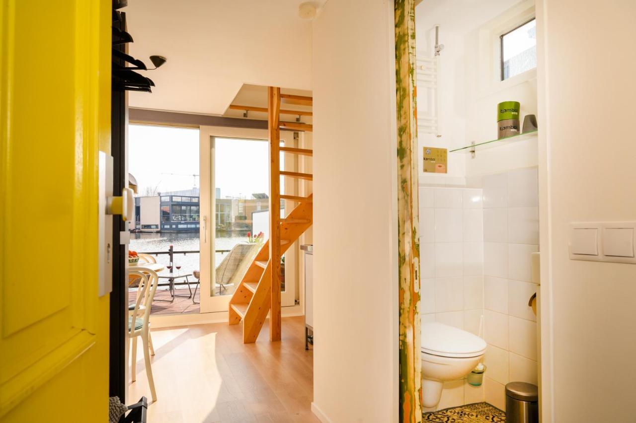Houseboat Studio With Canalview And Free Bikes Amsterdam Bagian luar foto
