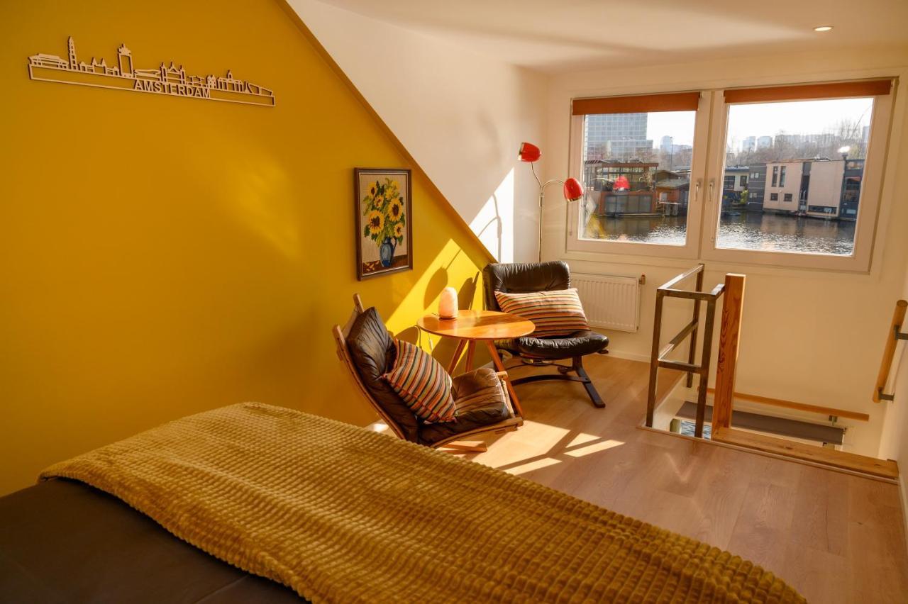 Houseboat Studio With Canalview And Free Bikes Amsterdam Bagian luar foto