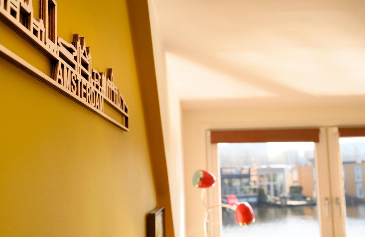 Houseboat Studio With Canalview And Free Bikes Amsterdam Bagian luar foto