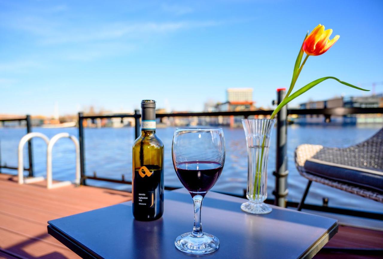Houseboat Studio With Canalview And Free Bikes Amsterdam Bagian luar foto