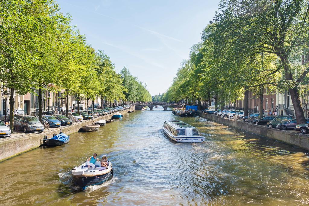 Houseboat Studio With Canalview And Free Bikes Amsterdam Bagian luar foto