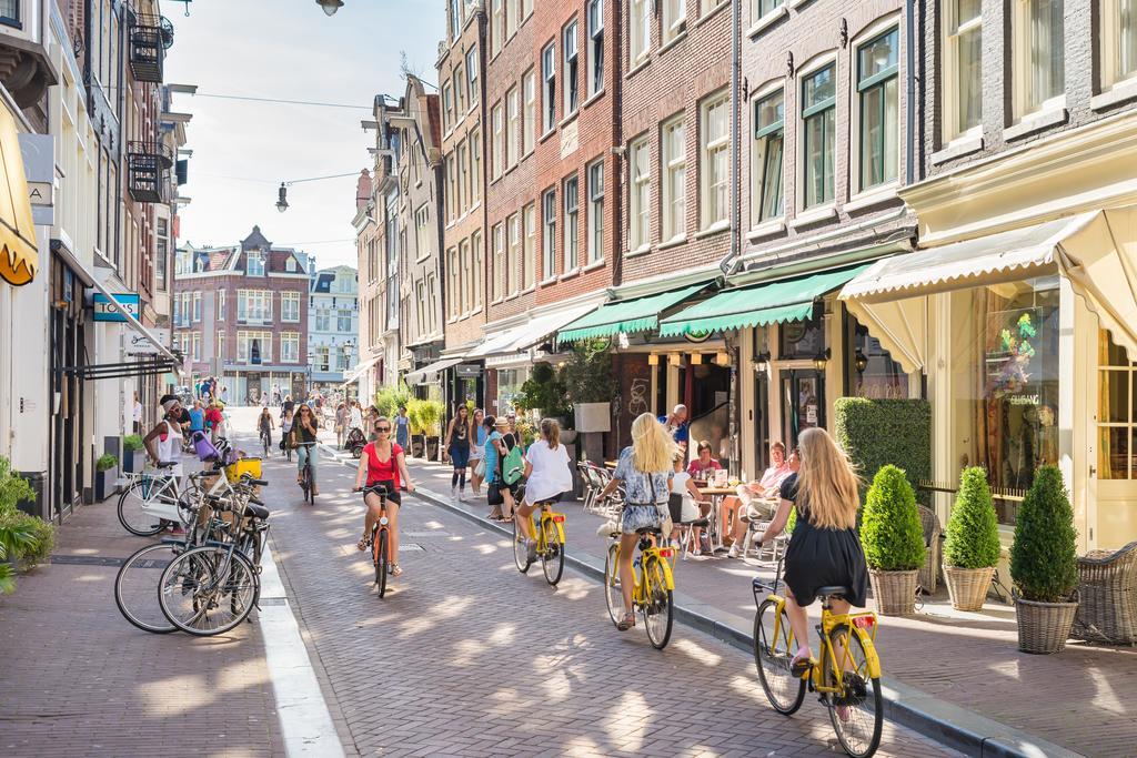 Houseboat Studio With Canalview And Free Bikes Amsterdam Ruang foto